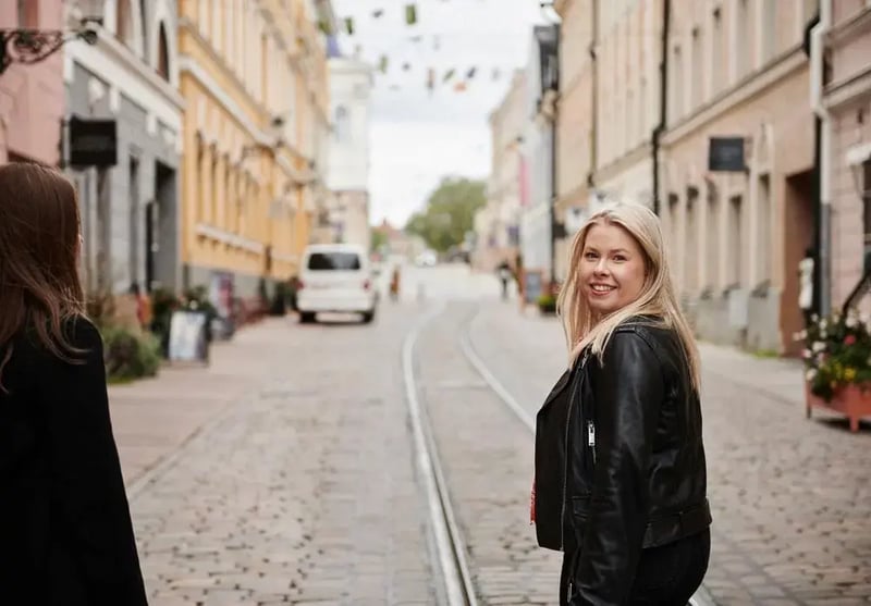 kvinde på gågade
